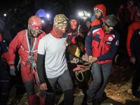 Mersin'de mağarada rahatsızlanan ABD'li dağcı tahliye edildi