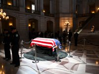 ABD Kongresi'nin en yaşlı üyesi Senatör Feinstein 90 yaşında hayatını kaybetti