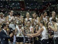 Şampiyon VakıfBank, kupasına kavuştu