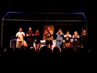 Aksel Bonfil'in yönettiği "Eksik" oyununun galası yapıldı