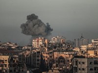 İsrail ordusu, Gazze'deki Nasr Çocuk Hastanesinin girişini vurdu
