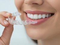 Şeffaf Plak Tedavisi Kimlere Uygulanır?