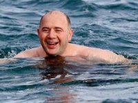 Giresun Valisi Mehmet Fatih Serdengeçti, Ocak'ta denize girdi!