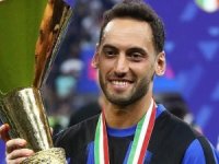 Hakan Çalhanoğlu’nun şampiyonluk sevinci!