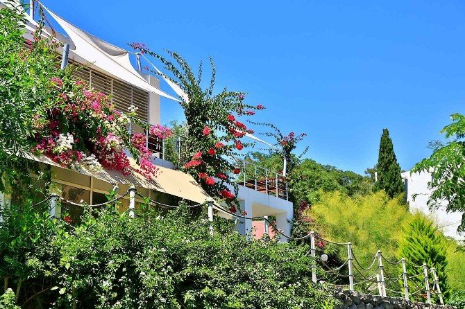 "Bodrum’un denize sıfır ilk muhafazakar oteliyiz"