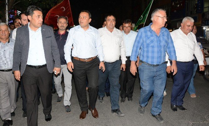 Aksaray’da mehter takımı ve marşları ile demokrasi nöbeti