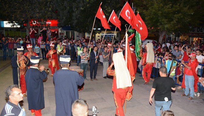 Aksaray’da mehter takımı ve marşları ile demokrasi nöbeti
