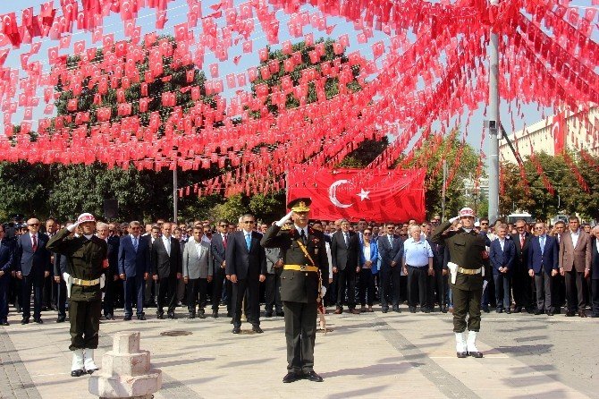 Bombalı saldırının yaşandığı Gaziantep’te Zafer Bayramı coşkusu