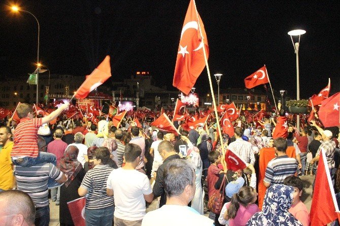 Konya’da demokrasi nöbeti