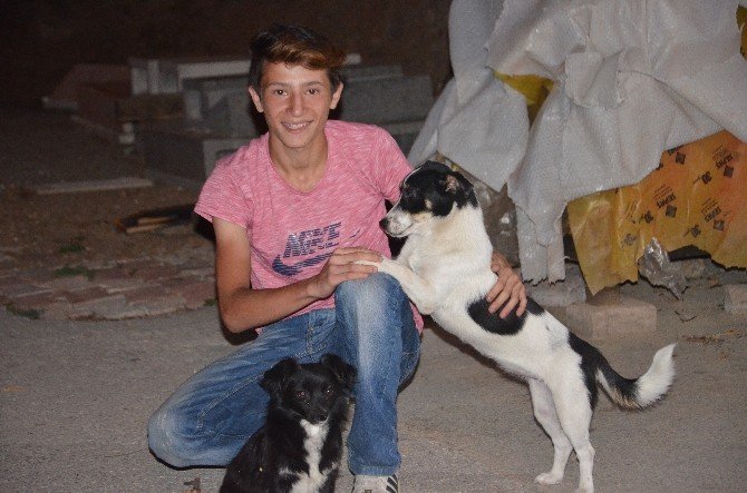 Clinton’un burnunu sıkan ’Erkan bebek’, futbolcu olmak istiyor