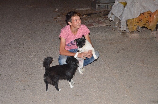 Clinton’un burnunu sıkan ’Erkan bebek’, futbolcu olmak istiyor