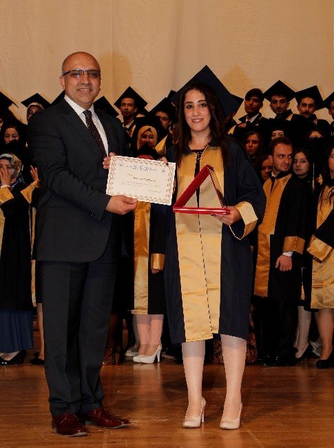 ERÜ Halil Bayraktar Sağlık Hizmetleri MYO’nda Mezuniyet Coşkusu