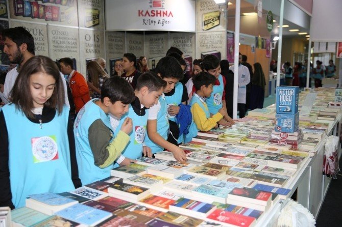 Melikgazi Belediyesi Çocuk Meclisi Üyeleri Kitap Fuarında