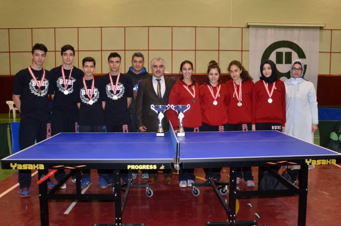 Masa tenisi turnuvasının şampiyonu Burç Okulları