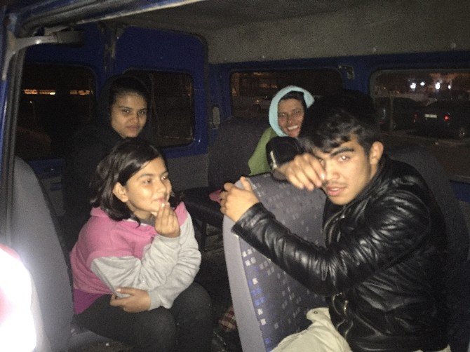 Akhisar’da 56 Kaçak Göçmen Yakalandı