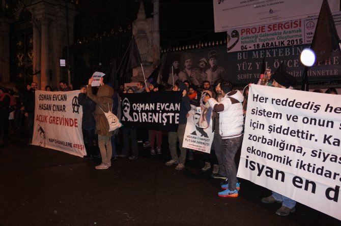 Taksim’de ‘vegan’ hükümlü Osman Evcan’a destek eylemi