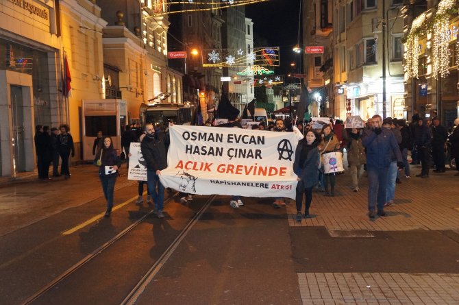 Taksim’de ‘vegan’ hükümlü Osman Evcan’a destek eylemi
