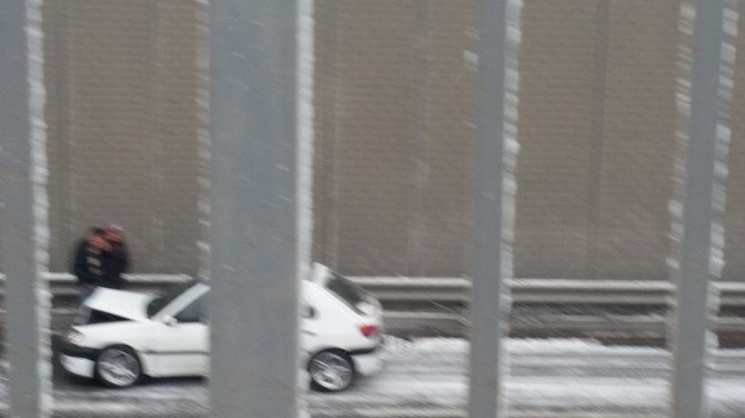 Eskişehir’de Sabah Saatlerinde Görülen Kar Yağışı Sürücülere Zor Anlar Yaşattı
