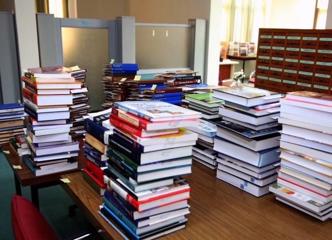 Çukurova Üniversitesi Kütüphanesi’ne bin 14 yeni kitap ekledi