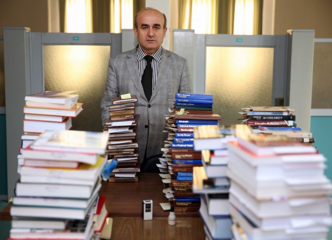 Çukurova Üniversitesi Kütüphanesi’ne bin 14 yeni kitap ekledi