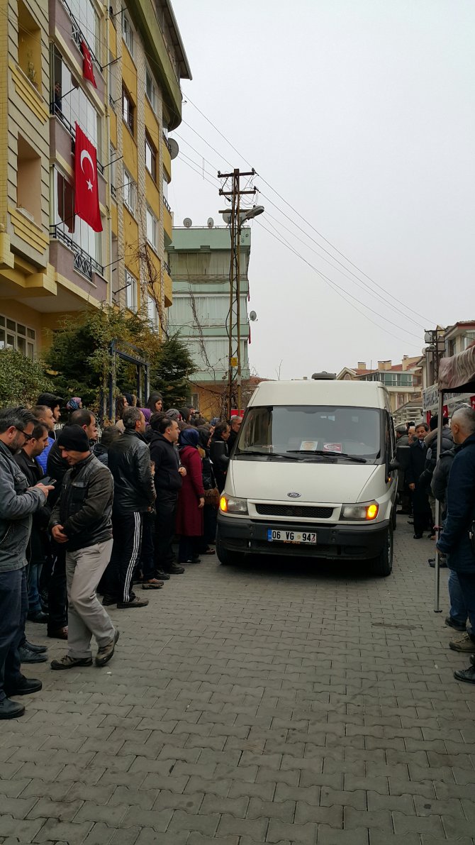 Şehit polis Nohut'un naaşı helallik için Ankara’daki baba evinde