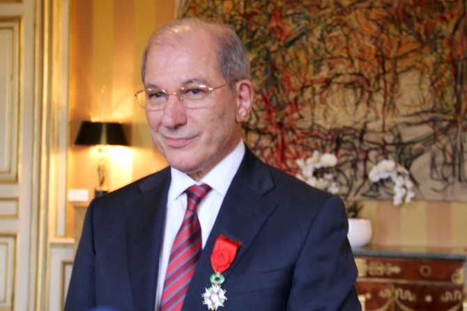 Fransa, Türk diplomat Üzümcü'ye Onur Nişanı verdi