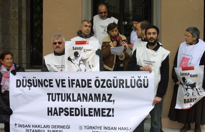 Türkiye Gazeteciler Cemiyeti önünde ‘insan hakları’ eylemi