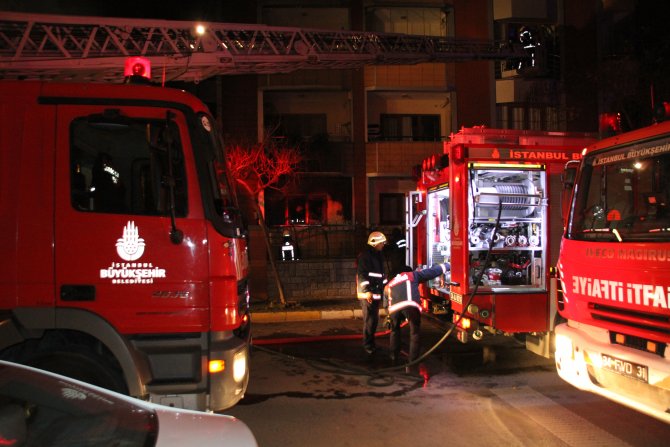 Kartal’da bir apartmanda çıkan yangında can pazarı yaşandı