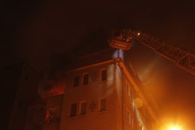 Kocaeli’de 6 Katlı Apartmanda Yangın Paniği