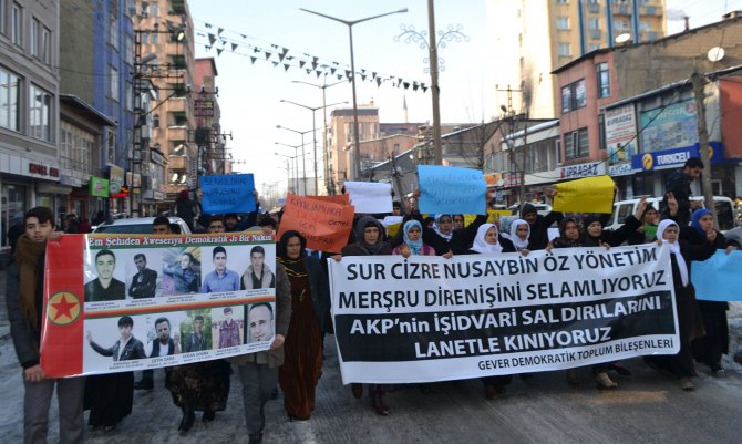 Sokağa çıkma yasakları Yüksekova’da protesto edildi