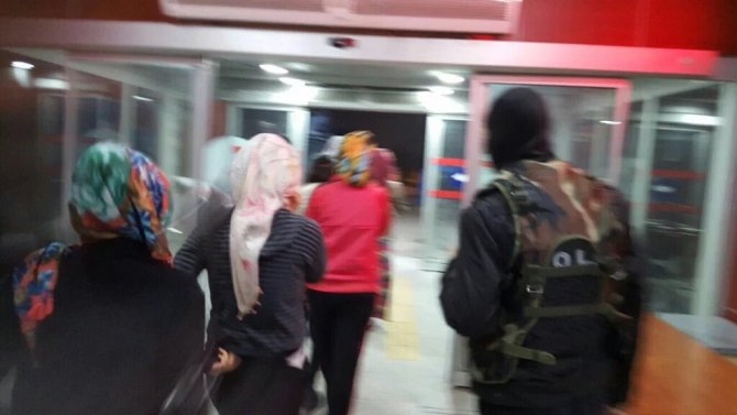 Şırnak'ta yurtta eylem yapan 9 kız öğrenci gözaltına alındı