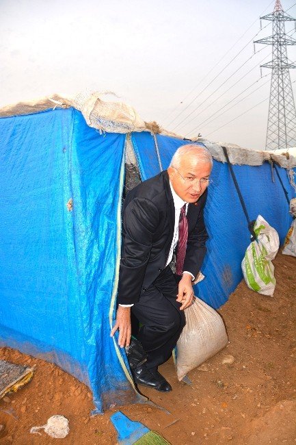 Başkan Görmez Suriyeli Mültecilerin Kaldığı Çadırları Gezdi