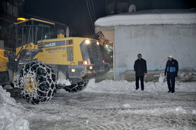 Yüksekova'da karla mücadele