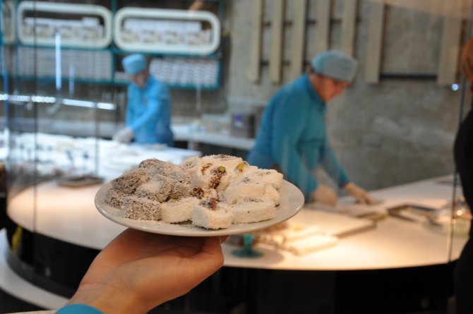Minikler, atölyede Afyon lokumunu yaparak tanıyor