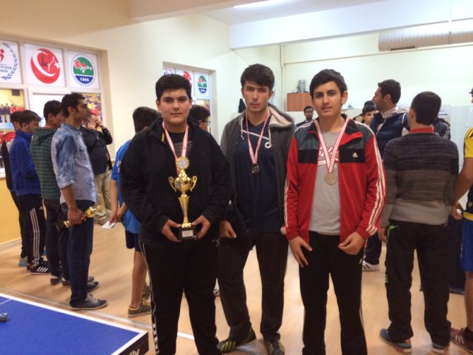 Liselerarası Masa Tenisi Turnuvası düzenlendi