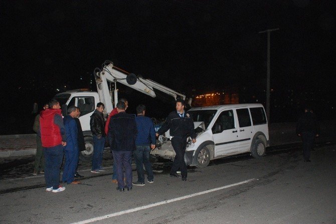 Polis Otosu Minibüse Çarptı: 2 Polis Yaralı