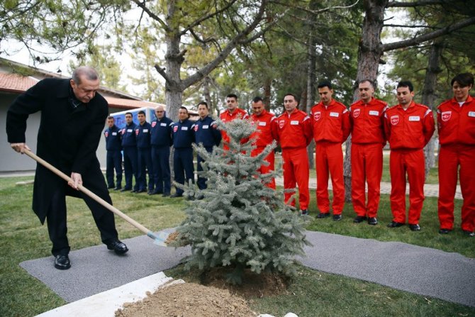 Erdoğan, Türk Yıldızları'nı ziyaret etti