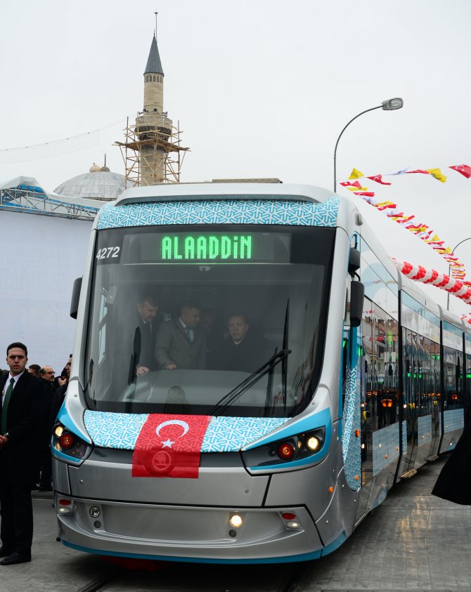 Cumhurbaşkanı Erdoğan, tramvay kullandı