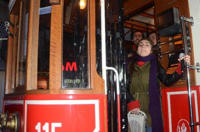 Taksim’de Eylemciler Tramvayı İşgal Etti