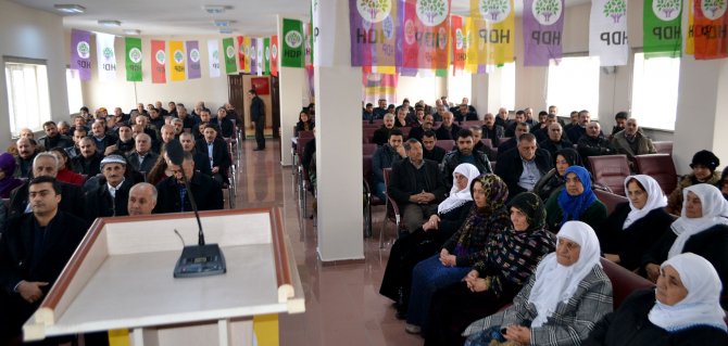 HDP, Yüksekova’da konferans düzenledi