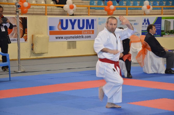 Türkiye Büyükler ve Veteranlar Karate Şampiyonası Adana’da başladı