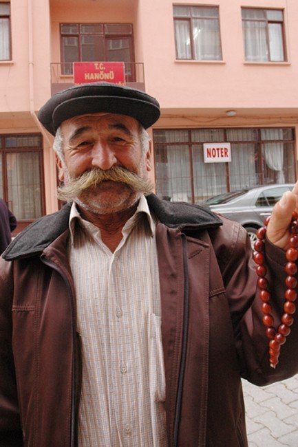 50 Yıldır Kesmediği Bıyıkları İle "Pala" Lakabını Aldı