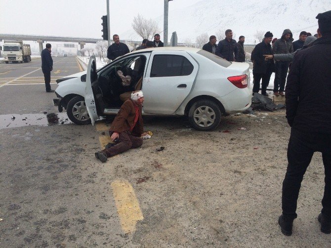 Muş’ta Trafik Kazası: 2 Yaralı