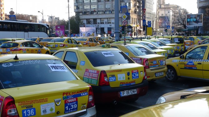 Romanya’da şoförler üçe katlanan trafik sigortası ücretini protesto etti