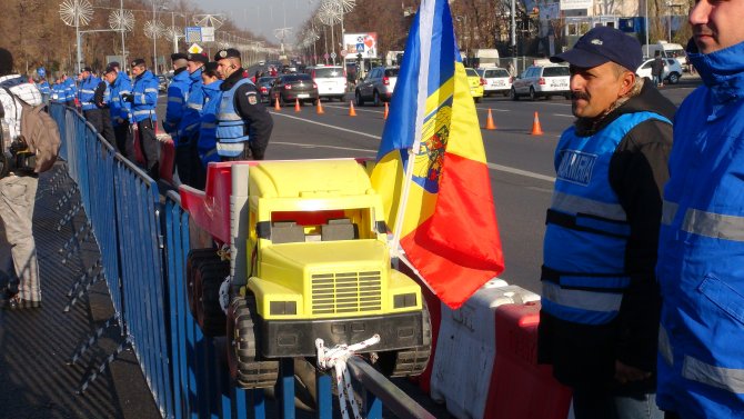 Romanya’da şoförler üçe katlanan trafik sigortası ücretini protesto etti