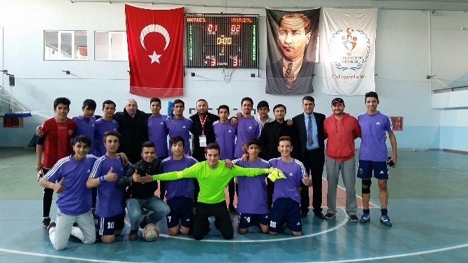 Salon Futbolunda Gaziantep Şampiyonu Şahinbey Yahya Kemal Beyatlı Anadolu Lisesi Oldu