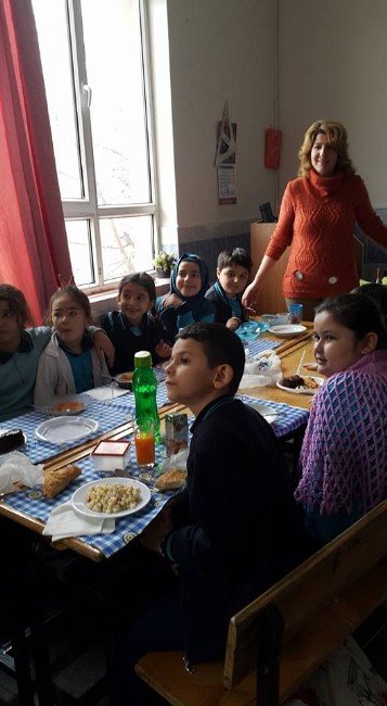 27 Ağustos İlkokulu’nda “Tutum, Yatırım Ve Türk Malları Haftası” Kutlaması