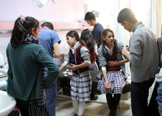 Zehirlenme Şüphesiyle 40 Öğrenci Hastaneye Kaldırıldı