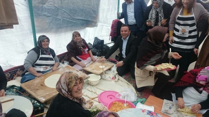 AK Parti Kadın Kollarından Bayır-bucak’a Yardım İçin Kermes Açtı