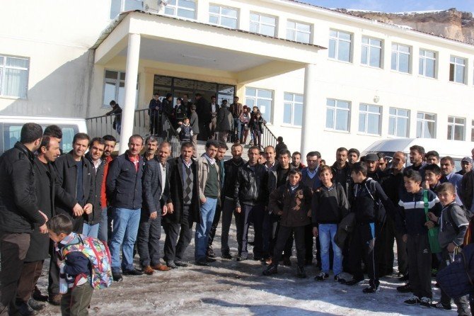 Temizlik Çalışanı Olmayan Okul Çöplüğe Döndü